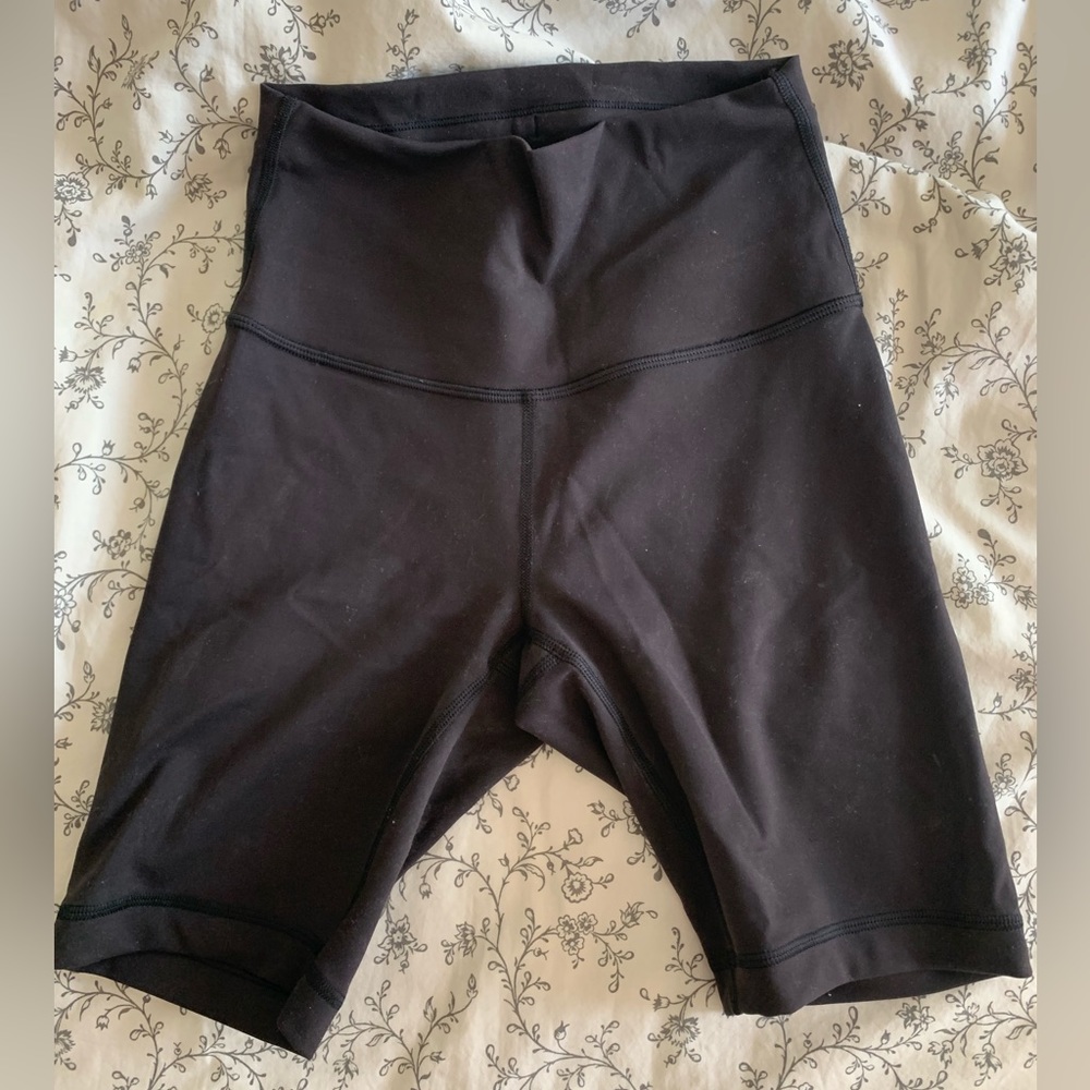Lululemon Wunder Train Bike Shorts 8 inch